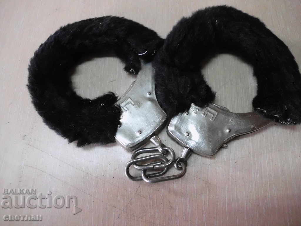 CAIETE cu preț 16.00 BGN | € 8.18 CAIETE cu preț 16.00 BGN | € 8.18