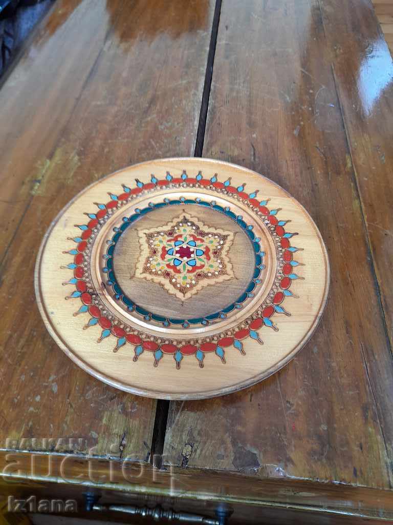 Стара дървена чиния,декорация