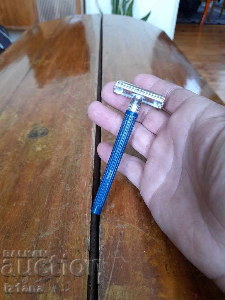 Παλιά ξυριστική μηχανή Gillette με τιμή 20.00 BGN | € 10.23