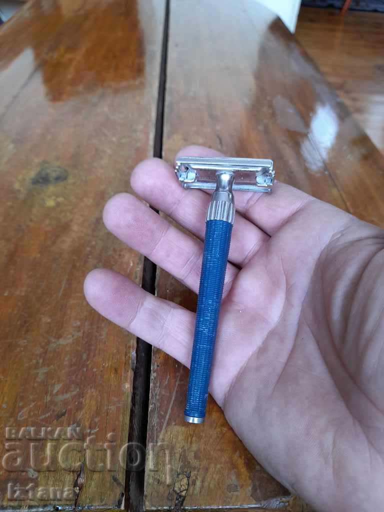 Old razor Gillette with price 20.00 BGN | € 10.23