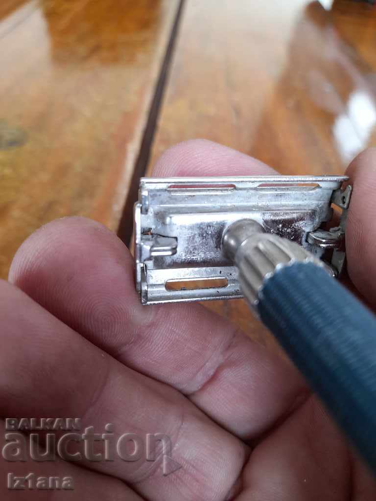 Auction  Old razor Gillette
