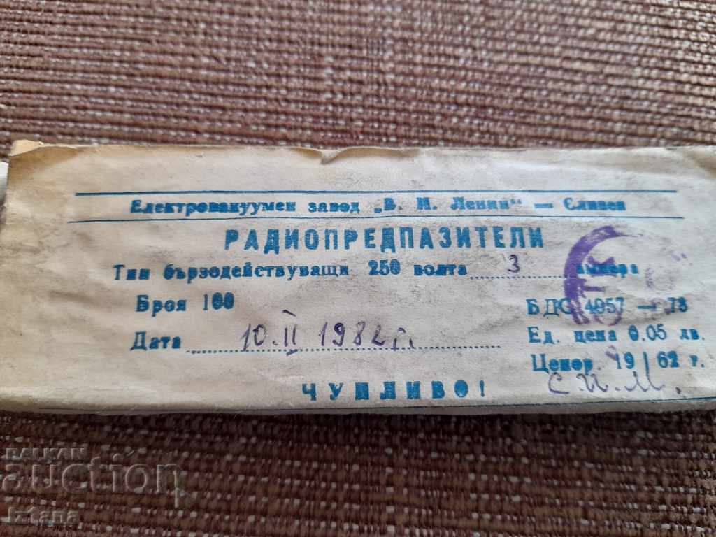 Old Radio Fuses, Radio Fuses with price 50.00 BGN | € 25.56 Old Radio Fuses, Radio Fuses with price 50.00 BGN | € 25.56