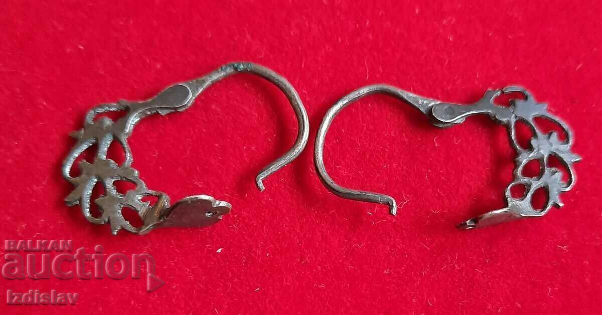 Auction  A pair of antique renaissance silver earrings