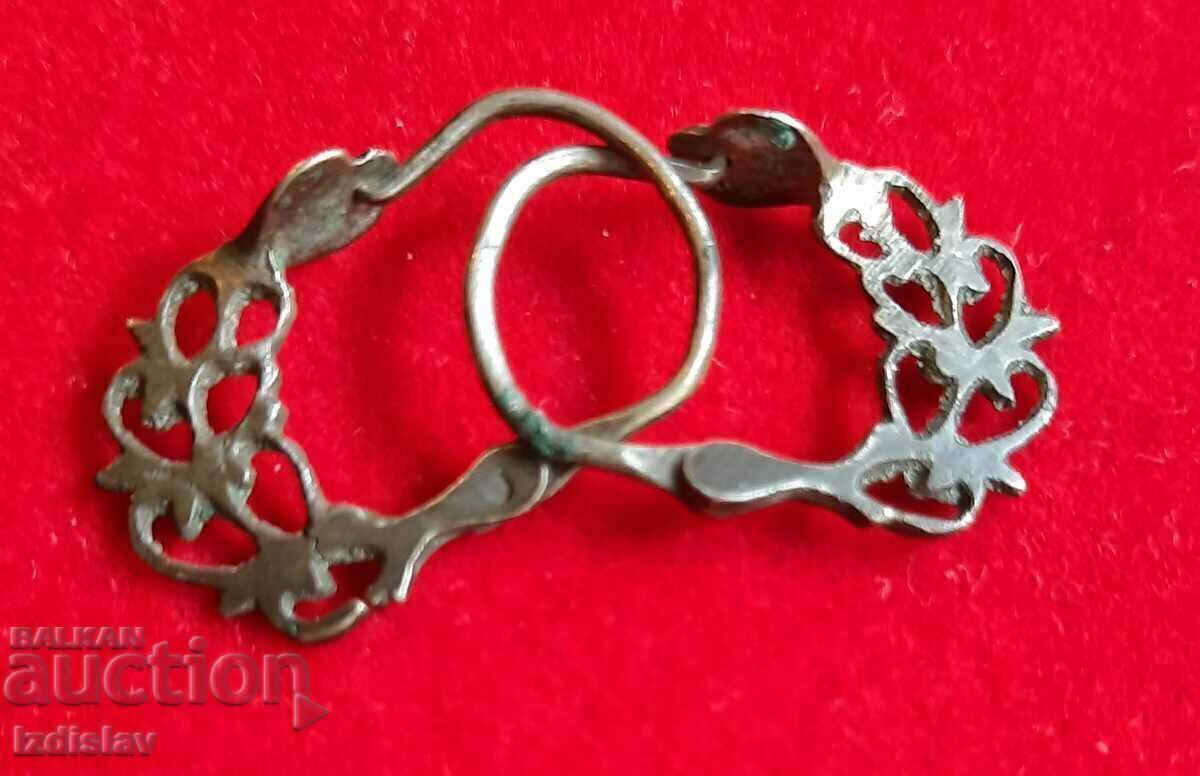 Delivery of A pair of antique renaissance silver earrings