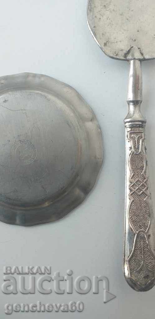 Χαραγμένη σπάτουλα σερβιρίσματος με πιατάκι - 6 Χαραγμένη σπάτουλα σερβιρίσματος με πιατάκι - 6