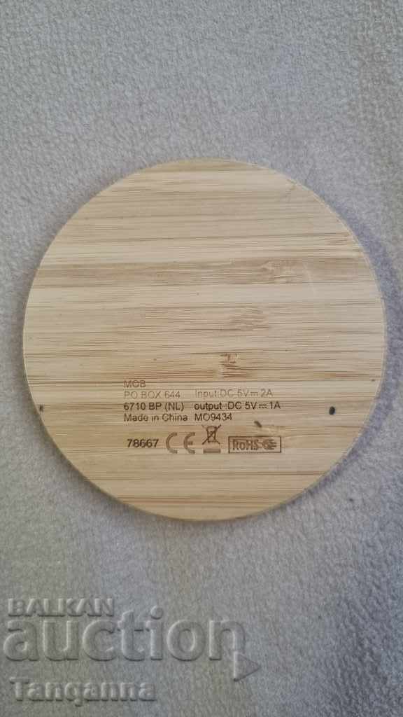 Încărcător wireless din bambus cu preț 20.00 BGN | € 10.23
