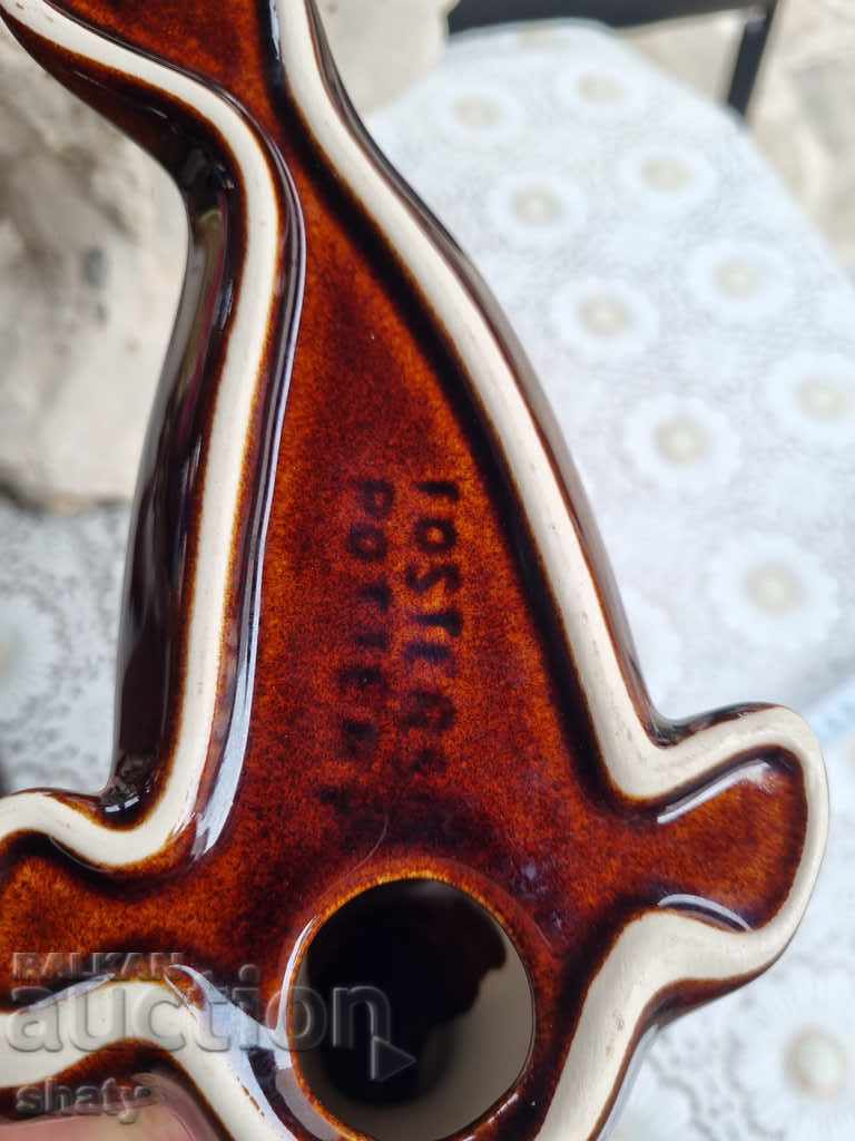 Delivery of English porcelain figure. Seal