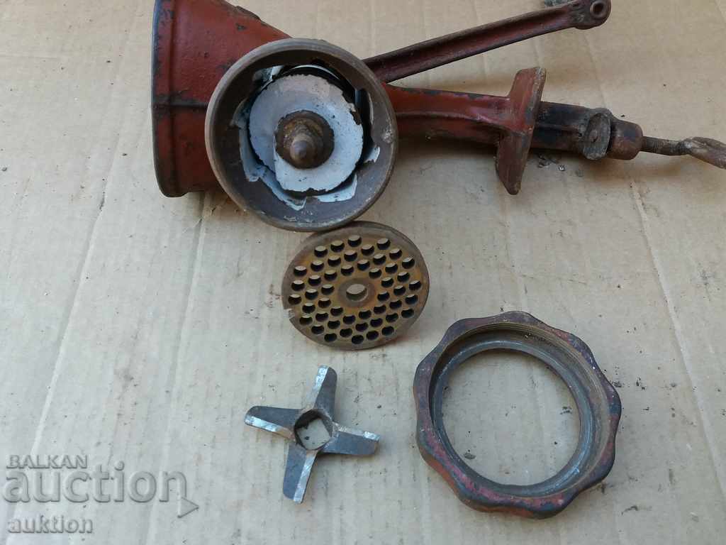 STEEL ENAMELED MEAT GRINDER WITH MARK - 6 STEEL ENAMELED MEAT GRINDER WITH MARK - 6