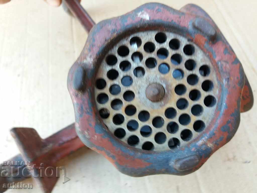 STEEL ENAMELED MEAT GRINDER WITH MARK - 7 STEEL ENAMELED MEAT GRINDER WITH MARK - 7