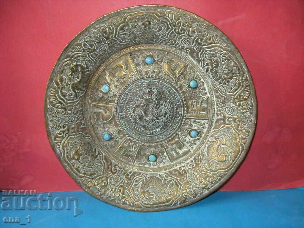 Уникална рядка тибетска бронзова чиния с орнаменти и фигури