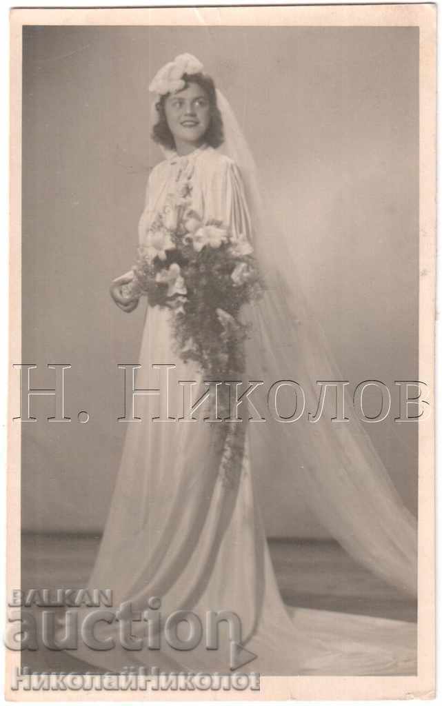 1943 OLD PHOTO SOFIA BRIDE IN STUDIO B335