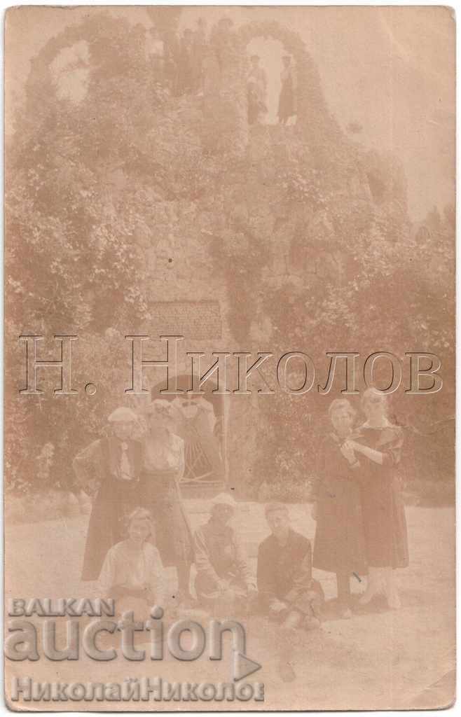 1921 ΠΑΛΙΑ ΦΩΤΟ ΔΗΜΟΣ ΠΛΕΒΕΝΗΣ ΣΤΟ ΤΟΥΡΙΣΤΙΚΟ ΠΑΡΚΟ Β337