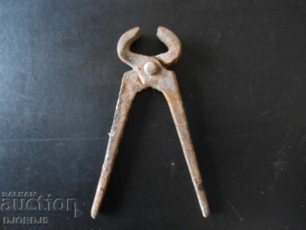 Old pliers with price 4.00 BGN | € 2.05 Old pliers with price 4.00 BGN | € 2.05