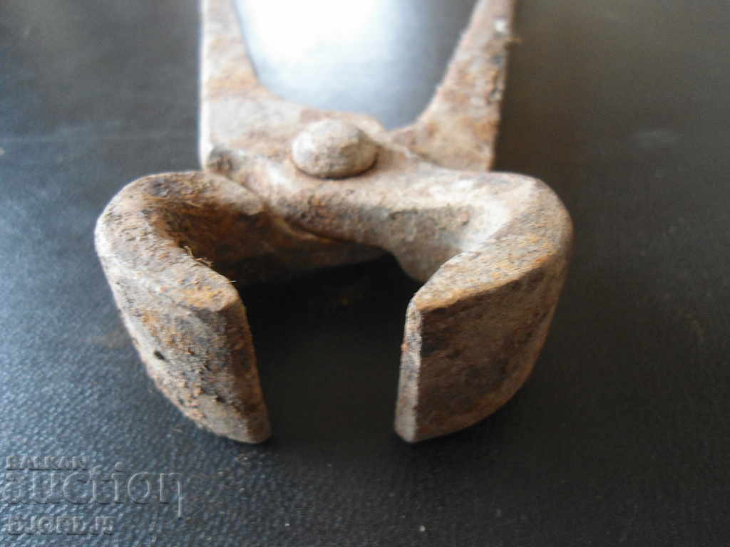 Auction Old pliers Auction Old pliers