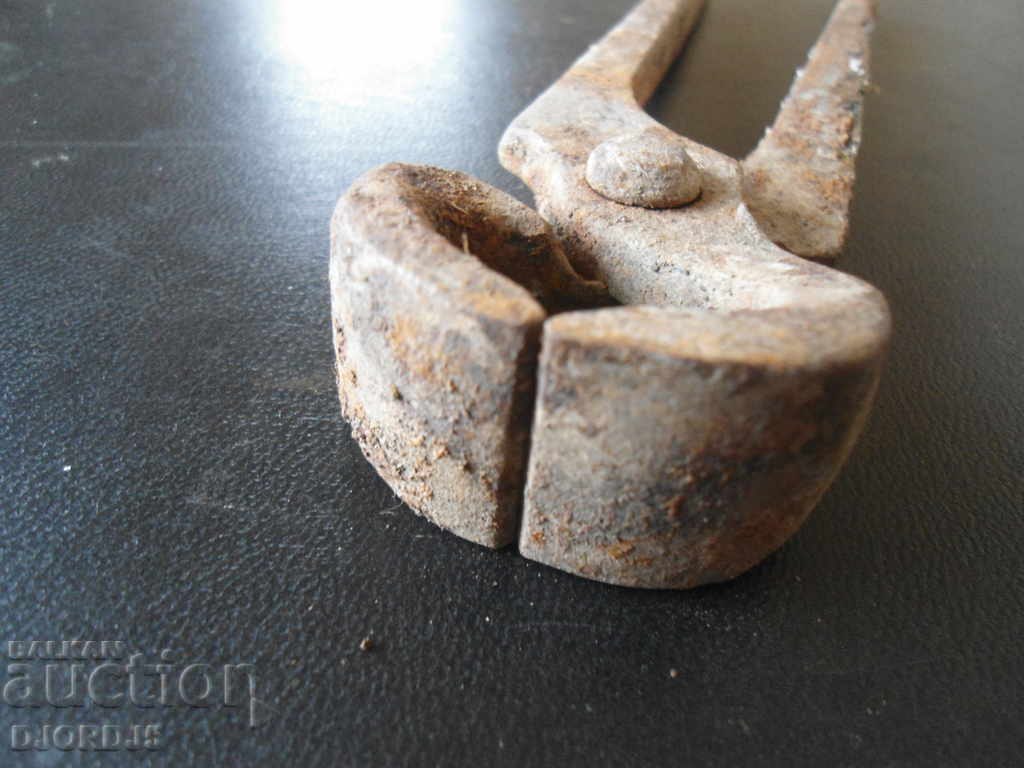 Delivery of Old pliers Delivery of Old pliers