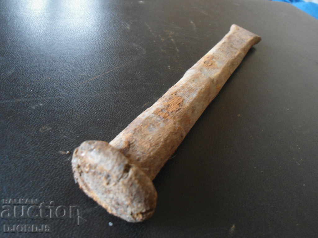 Auction An old tool, a chopper Auction An old tool, a chopper