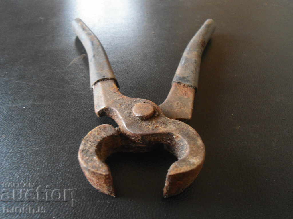 clește vechi cu preț 4.00 BGN | € 2.05 clește vechi cu preț 4.00 BGN | € 2.05