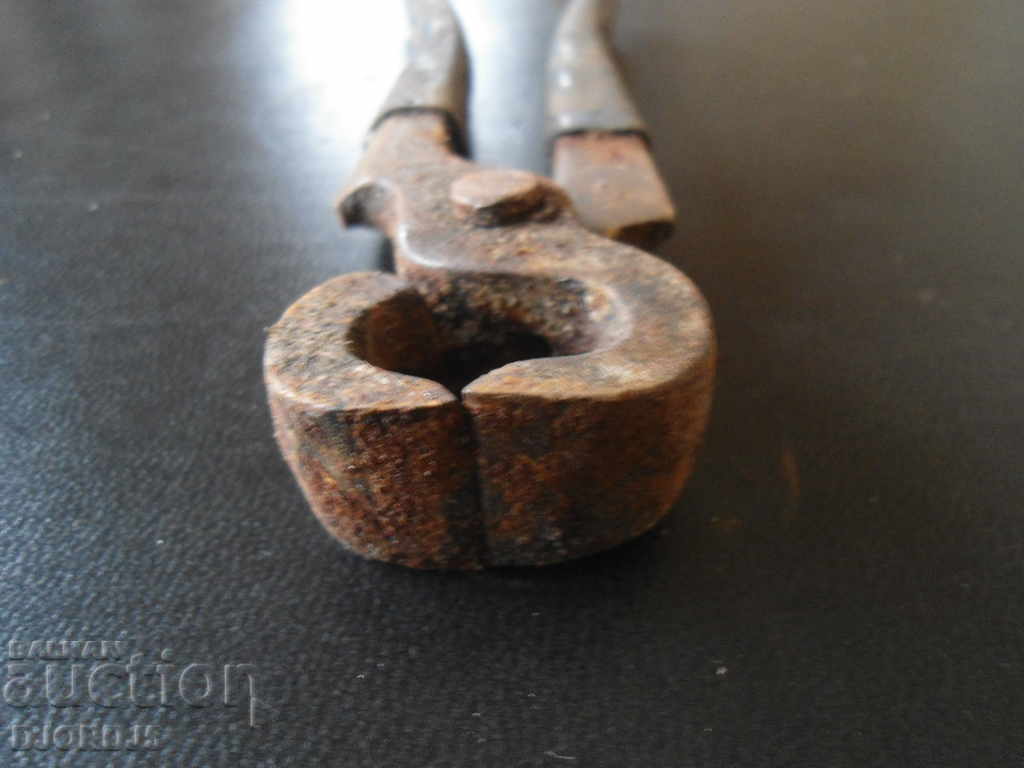 Licitație clește vechi Licitație clește vechi