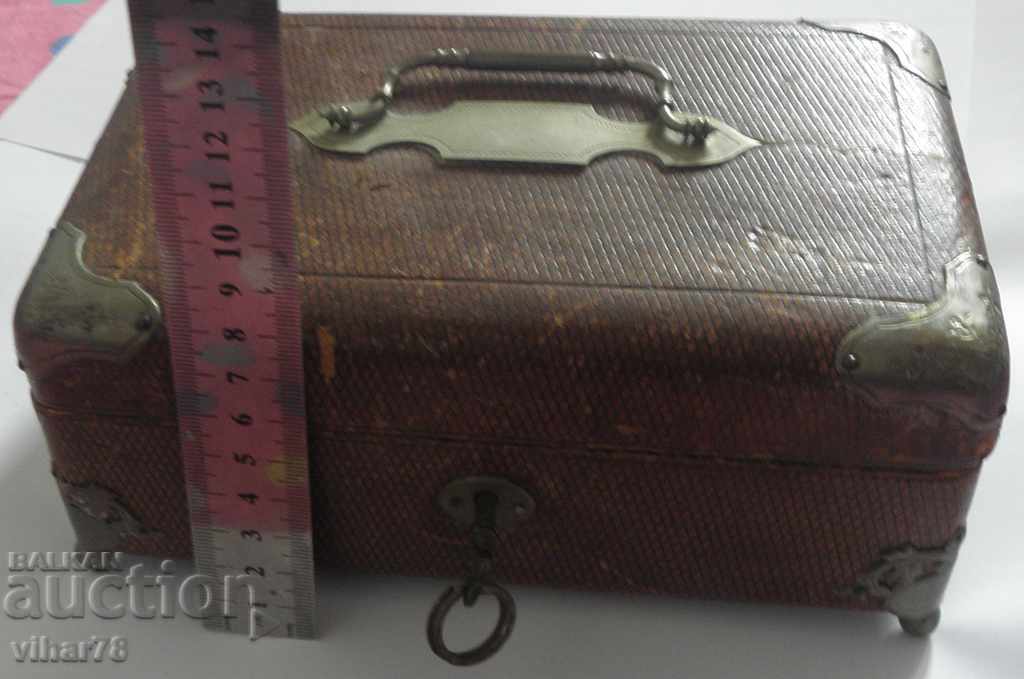 Old wooden box with a key for jewelry - 5 Old wooden box with a key for jewelry - 5