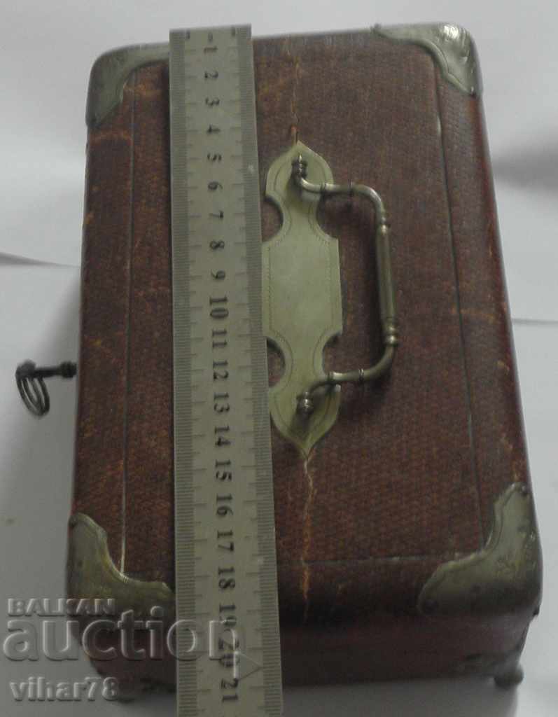 Old wooden box with a key for jewelry - 6 Old wooden box with a key for jewelry - 6