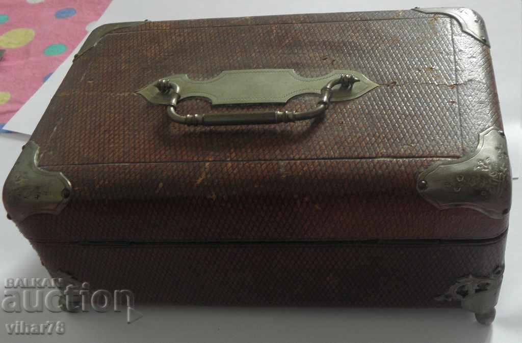 Old wooden box with a key for jewelry - 7 Old wooden box with a key for jewelry - 7