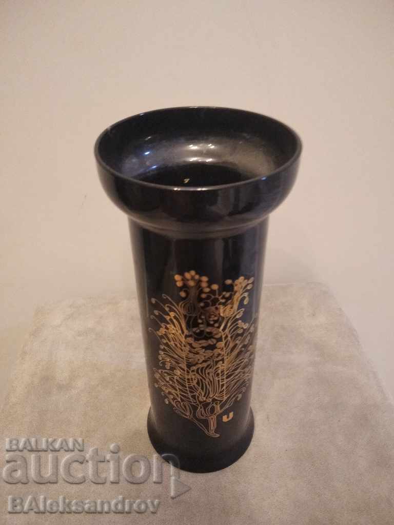 Auction Beautiful colored glass vase Auction Beautiful colored glass vase