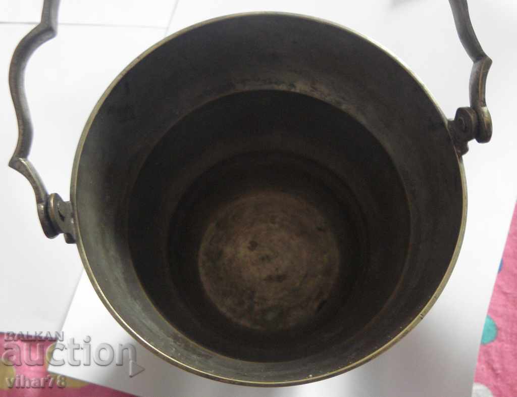 Delivery of ice container Delivery of ice container