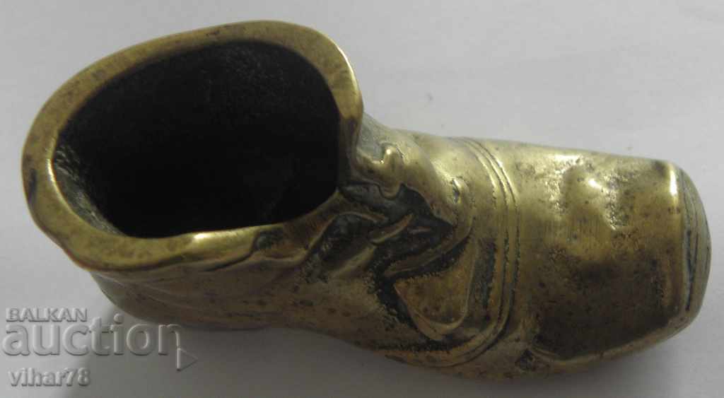 VERY INTERESTING ASHTRAY with price 44.99 BGN | € 23.00 VERY INTERESTING ASHTRAY with price 44.99 BGN | € 23.00