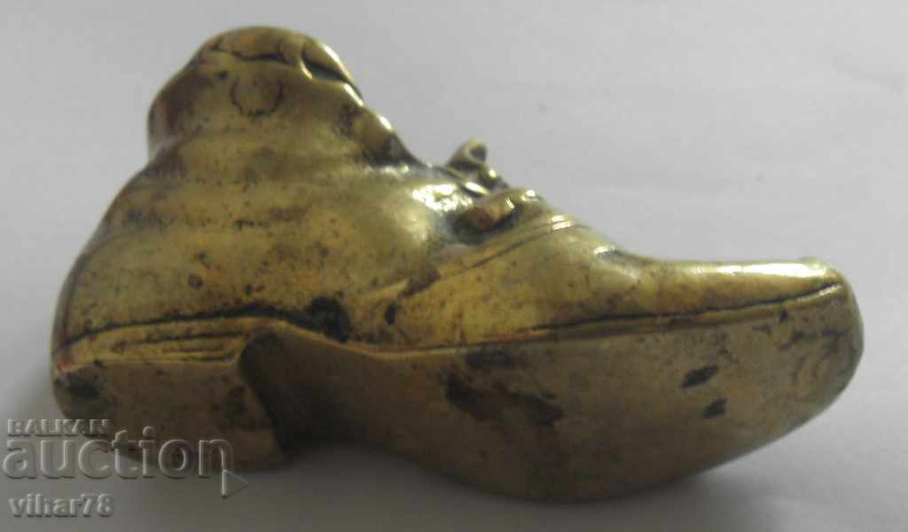 Delivery of VERY INTERESTING ASHTRAY Delivery of VERY INTERESTING ASHTRAY