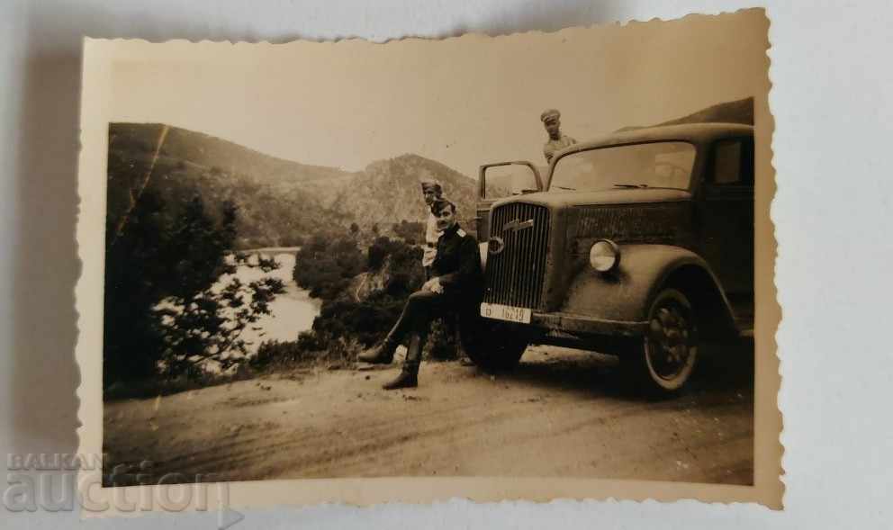 OLD MILITARY PICTURE PHOTO TRUCK CAR KINGDOM