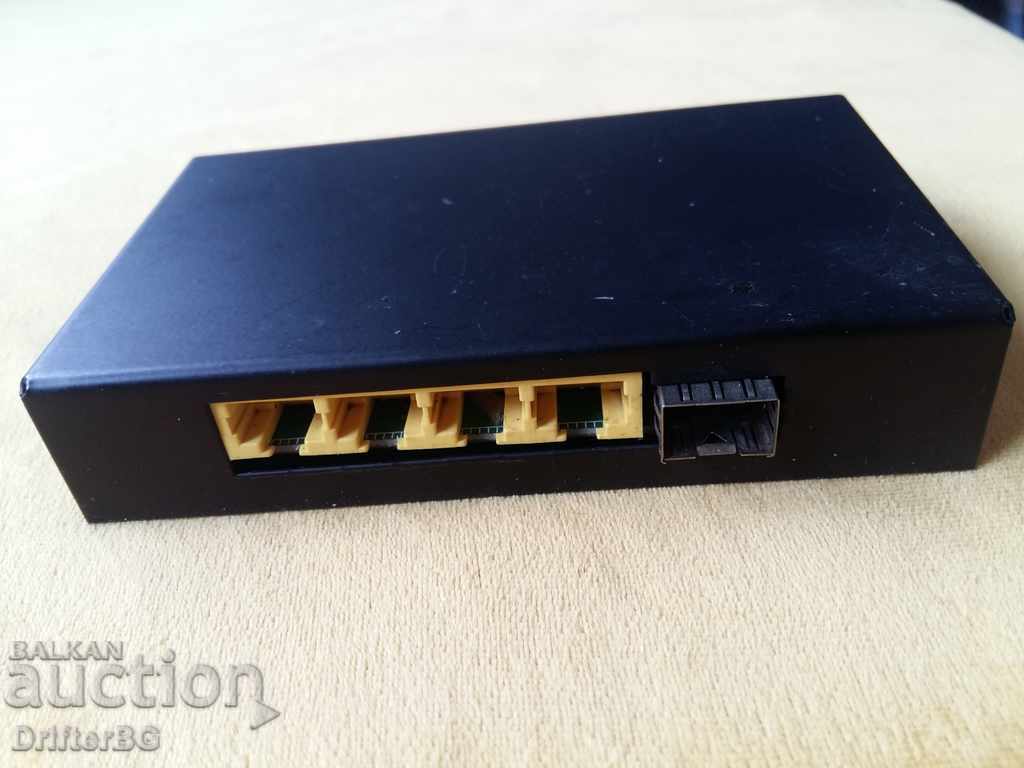 Router working, without adapter with price 5.00 BGN | € 2.56 Router working, without adapter with price 5.00 BGN | € 2.56