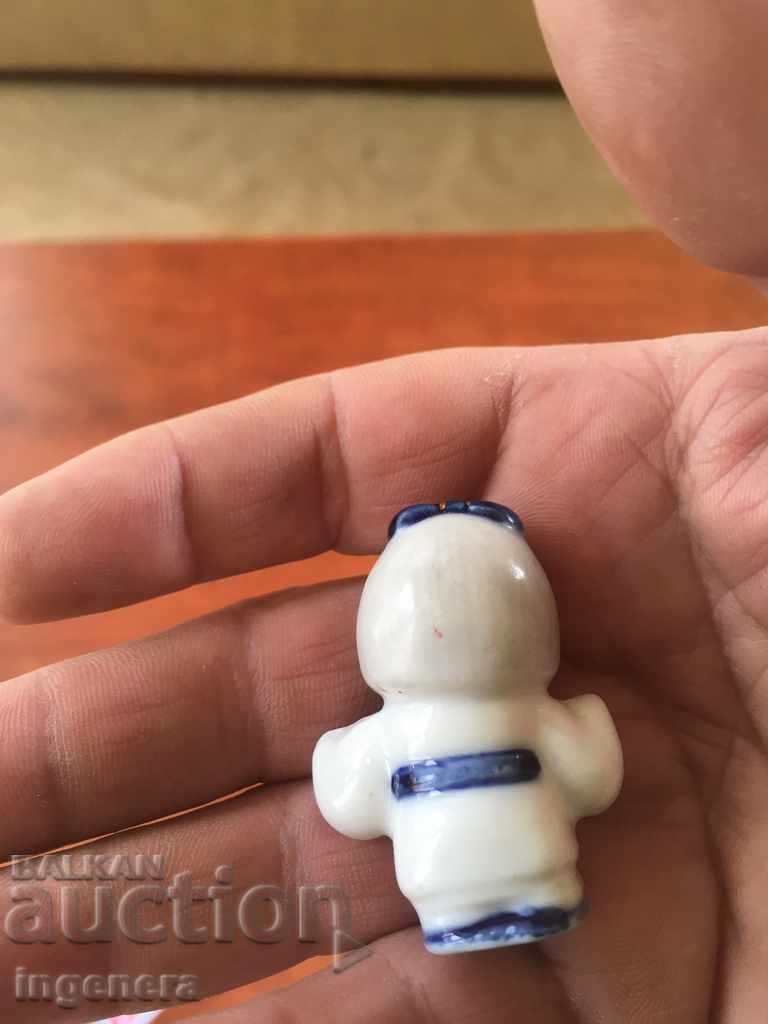 Auction PORCELAIN FIGURE STATUTE GOLD Auction PORCELAIN FIGURE STATUTE GOLD