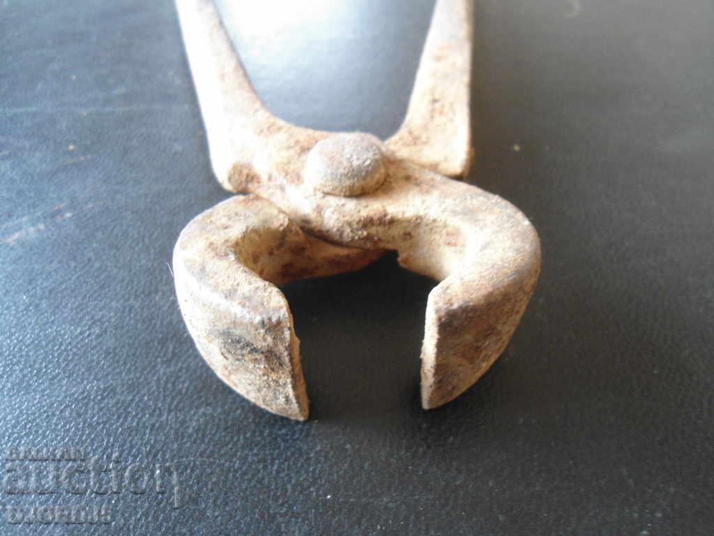Old pliers with price 2.00 BGN | € 1.02