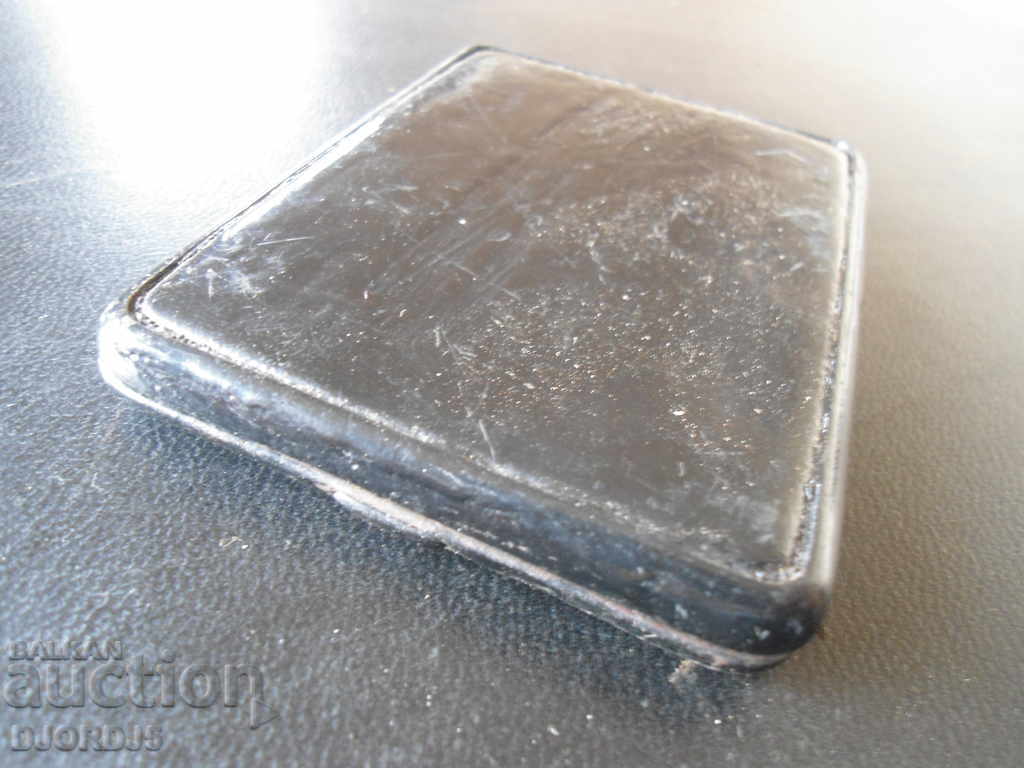 Delivery of An old metal can Delivery of An old metal can