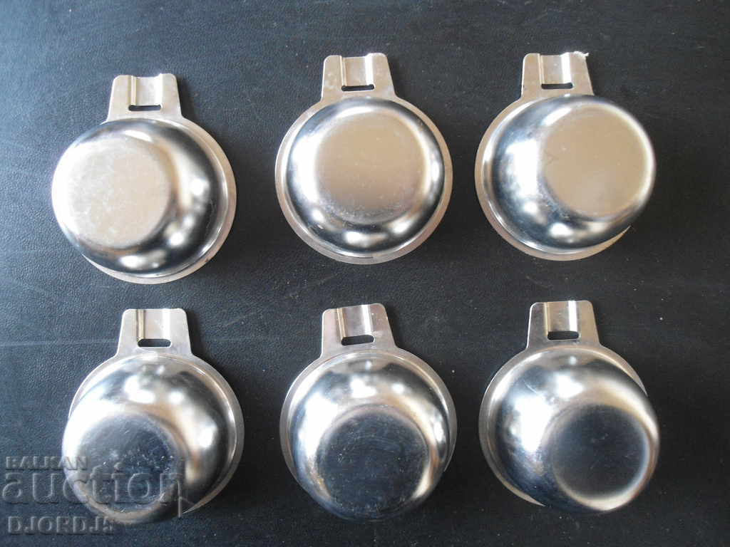 Old metal containers with price 6.00 BGN | € 3.07 Old metal containers with price 6.00 BGN | € 3.07