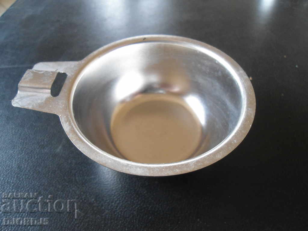 Auction Old metal containers Auction Old metal containers