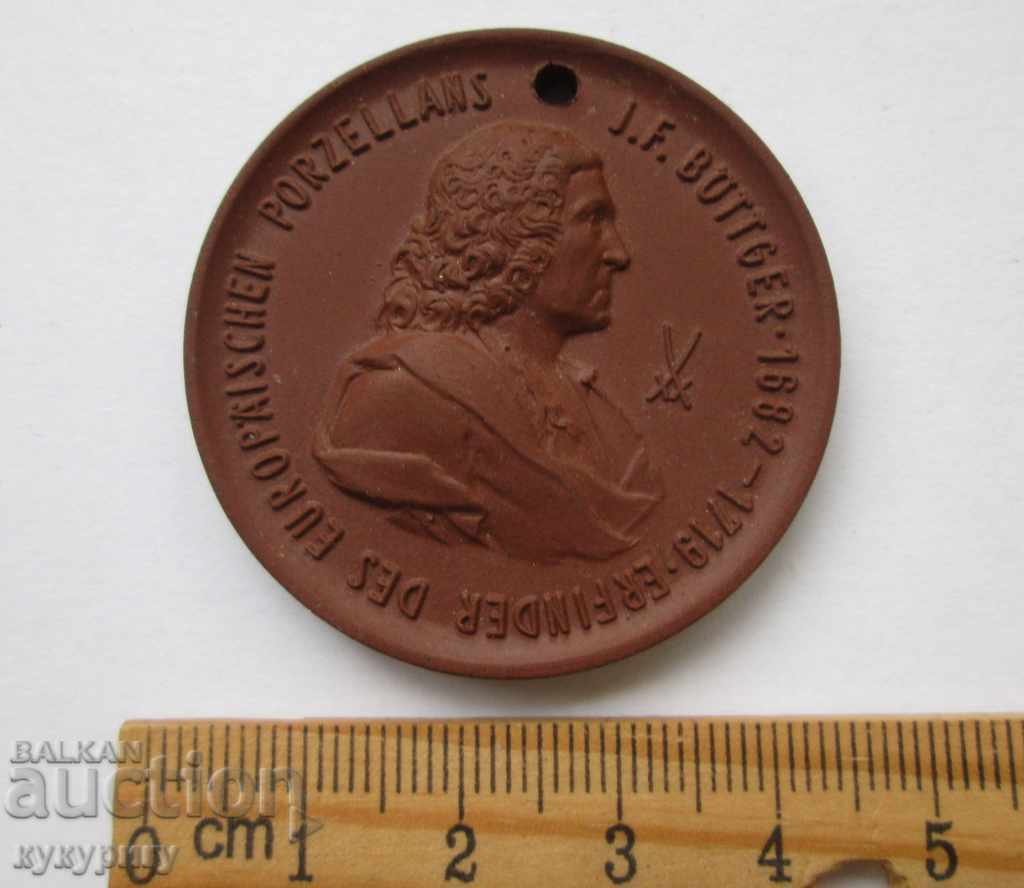 Veche medalie Germania Meissen porțelan MEISSEN cu preț 20.00 BGN | € 10.23 Veche medalie Germania Meissen porțelan MEISSEN cu preț 20.00 BGN | € 10.23