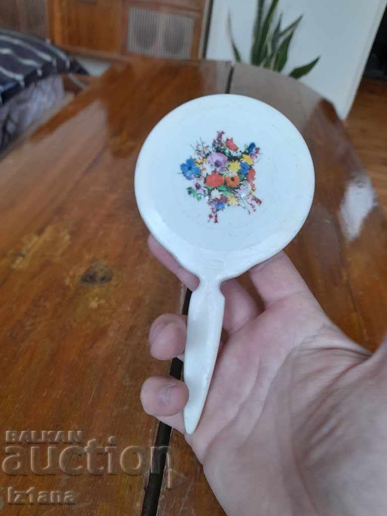 Auction An old mirror, a mirror Auction An old mirror, a mirror