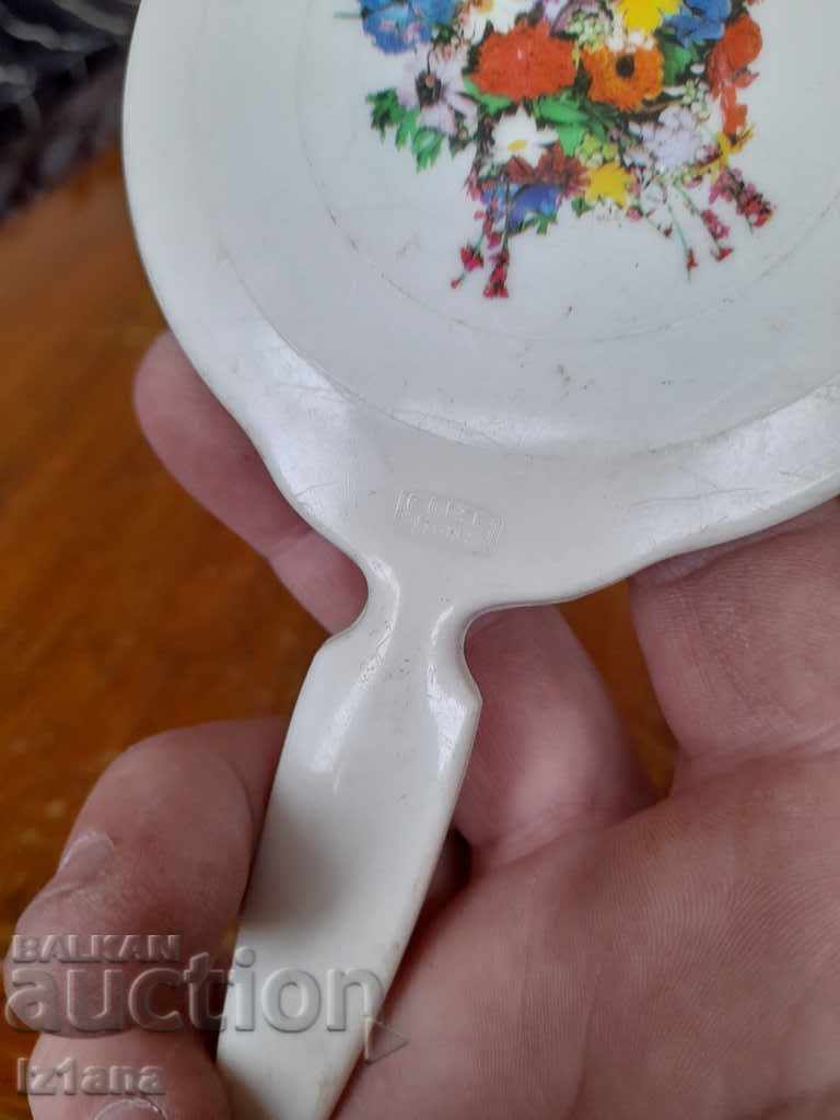 Delivery of An old mirror, a mirror Delivery of An old mirror, a mirror