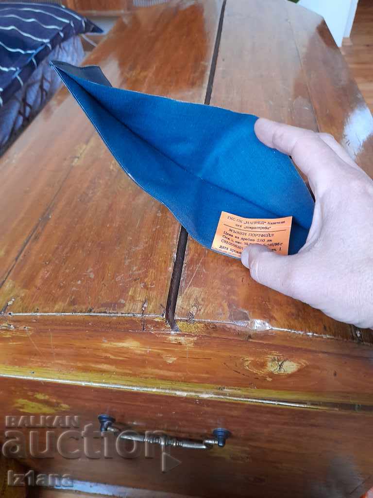 Delivery of Old men's wallet Delivery of Old men's wallet