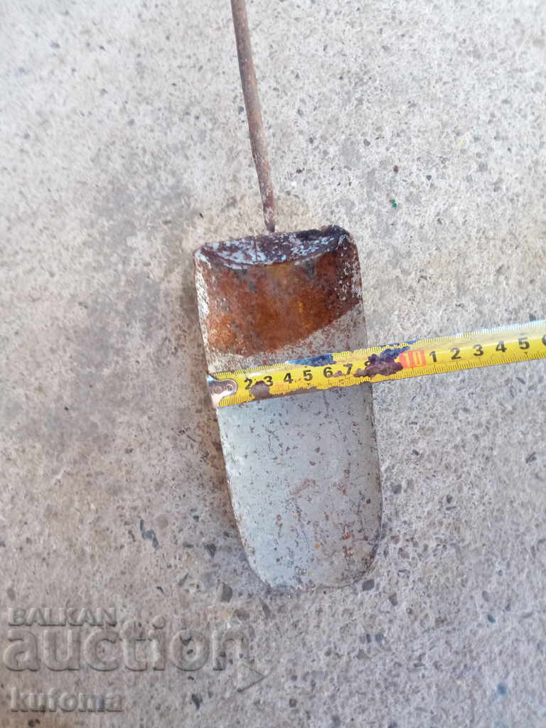 Auction An old construction tool Auction An old construction tool