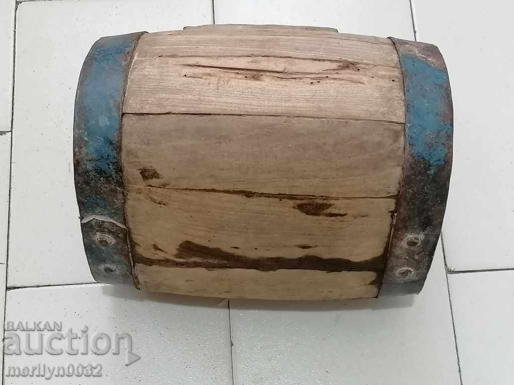 Old bucket, vase, barrel, wooden, pavour - 5 Old bucket, vase, barrel, wooden, pavour - 5