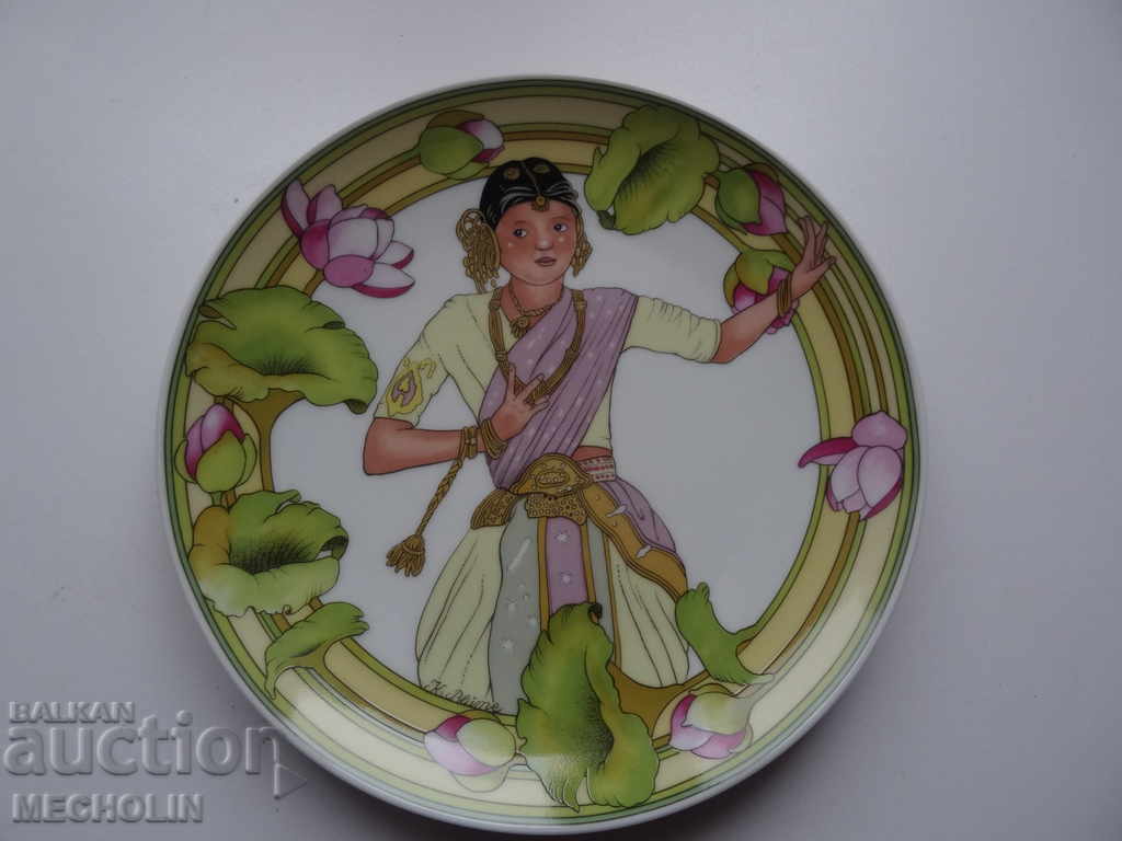 old collectible wall plate HEINRICH UNICEF 5