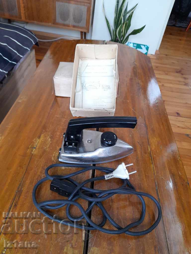 Auction Old electric iron Auction Old electric iron