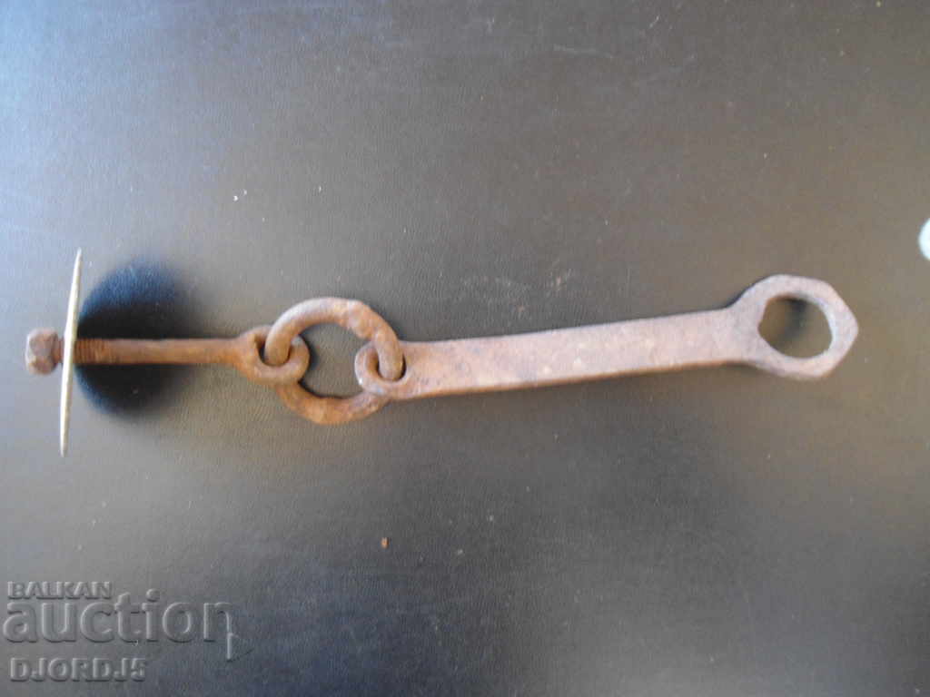 Old wrought latch with price 3.00 BGN | € 1.53 Old wrought latch with price 3.00 BGN | € 1.53