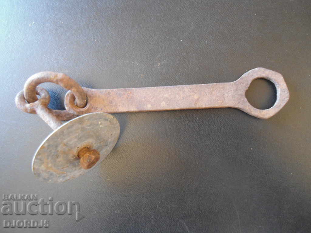 Delivery of Old wrought latch Delivery of Old wrought latch