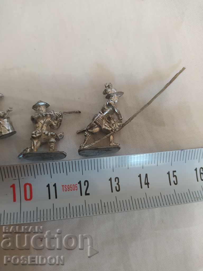 Auction  MINERATIVE LEAD SOLDIERS