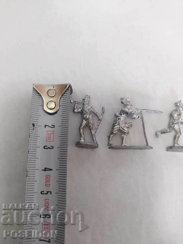 Delivery of MINERATIVE LEAD SOLDIERS