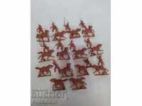 ΣΤΡΑΤΙΩΤΕΣ, ΜΙΝΙΑΤΟΥΡΕΣ