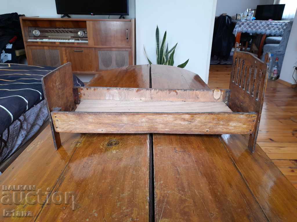 Old doll crib Old doll crib